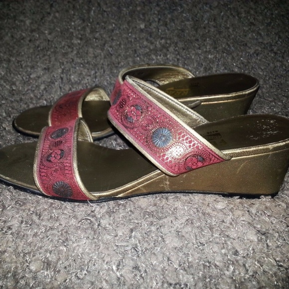 SALVATORE FERRAGAMO-Embossed-Red & Gold Wedges - Picture 2 of 4